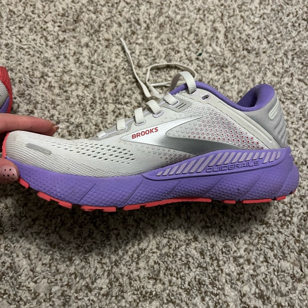 Brooks Women's Sneakers in White and Purple